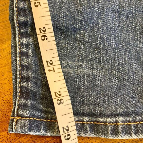 Stylish Women's Skinny Jeans in Faded Blue - Picture 5 of 5